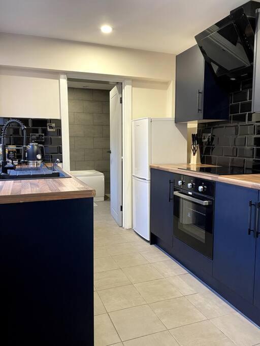 Central Area Terraced House With Private Hot Tub Lincoln Exterior foto